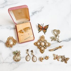 ✨VINTAGE Jewelry Lot Broaches Earrings Pendants✨